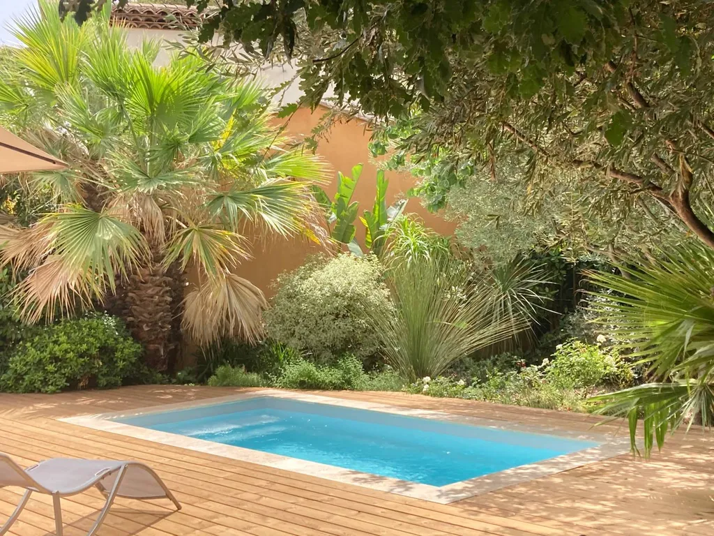 mini piscine dans un enviromment paysagé dans la région de Cuers