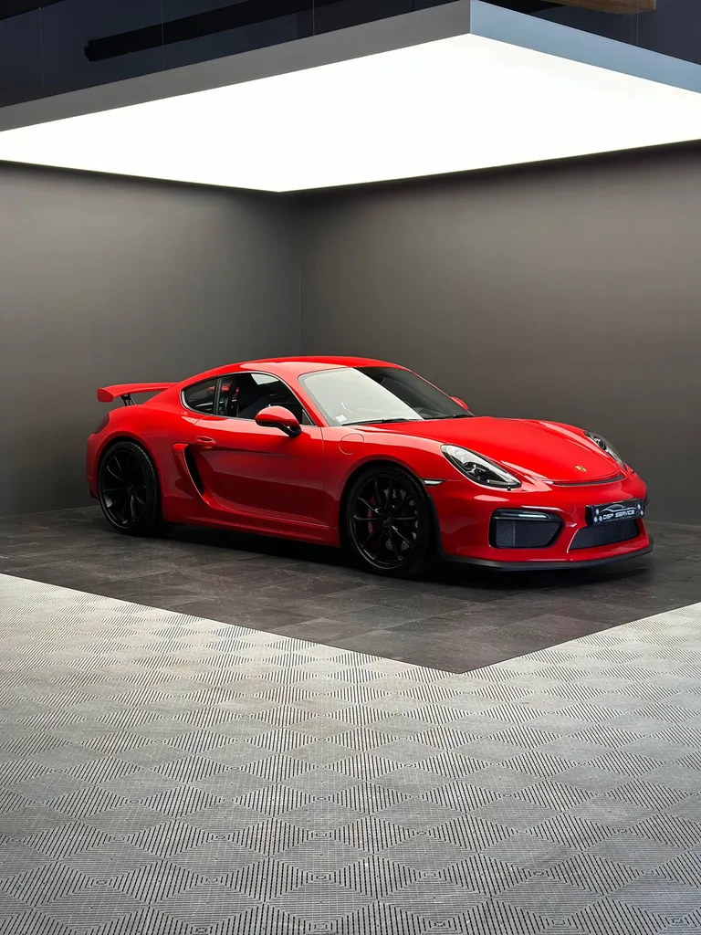 Lustrage brillance sur une Porsche 981 Cayman GT4 proche Le Mans (72)