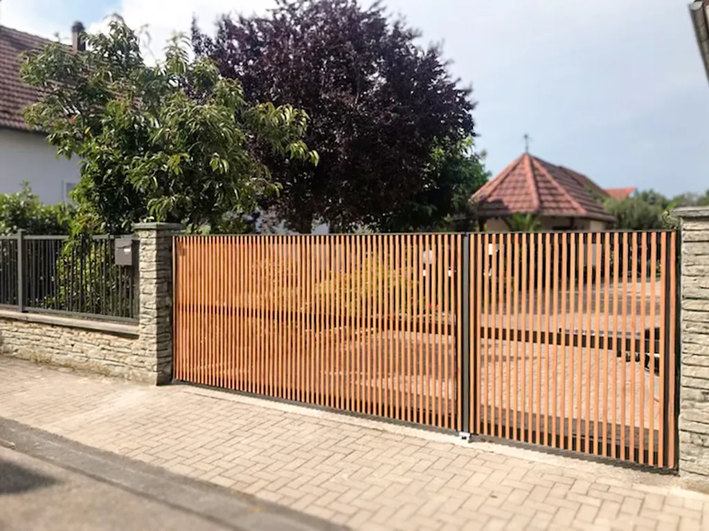 Notre zone d'activité pour ce serviceTrouver un installateur pour un carport en alu sur mesure protégeant deux voitures des intempéries à