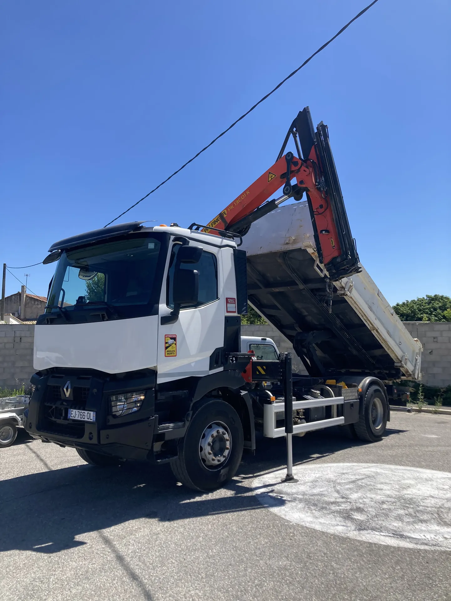 Spécialiste en vente et location de véhicules utilitaires et poids lourds pour professionnels à Tarascon proche d'Arles