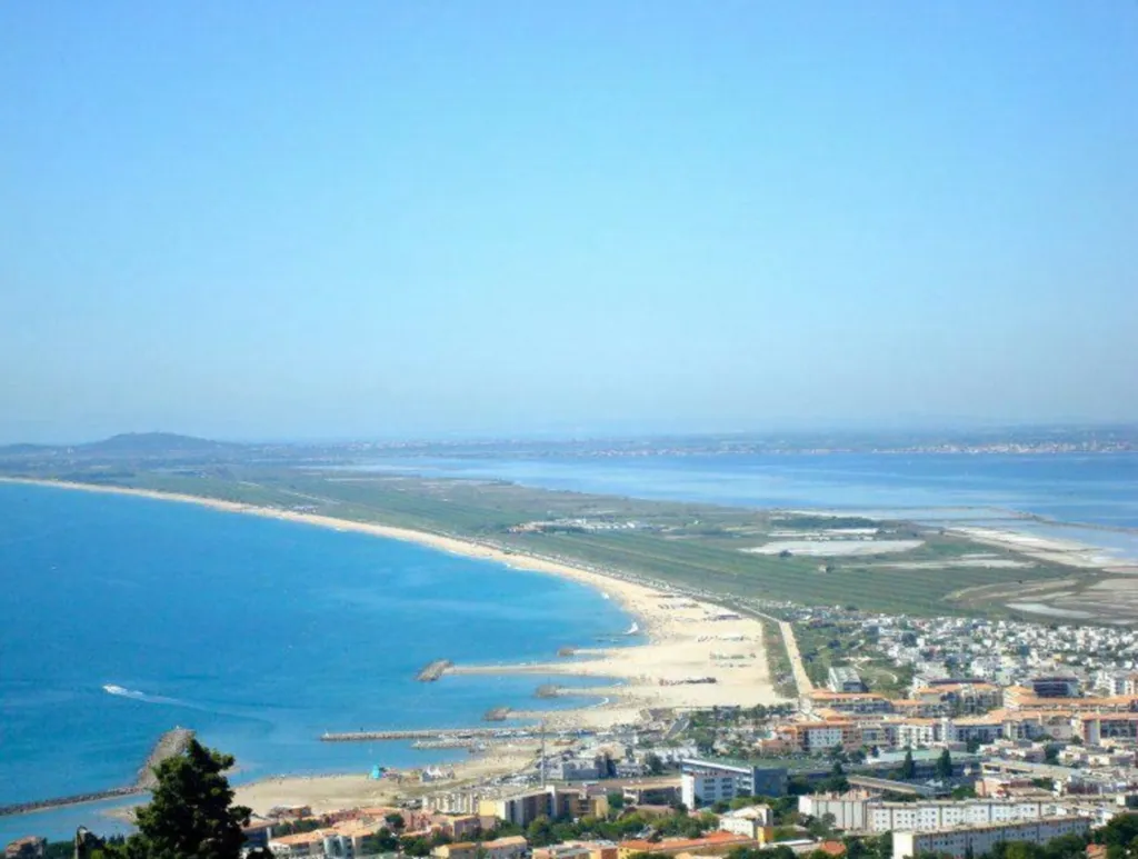 Sète et son  immensse plage