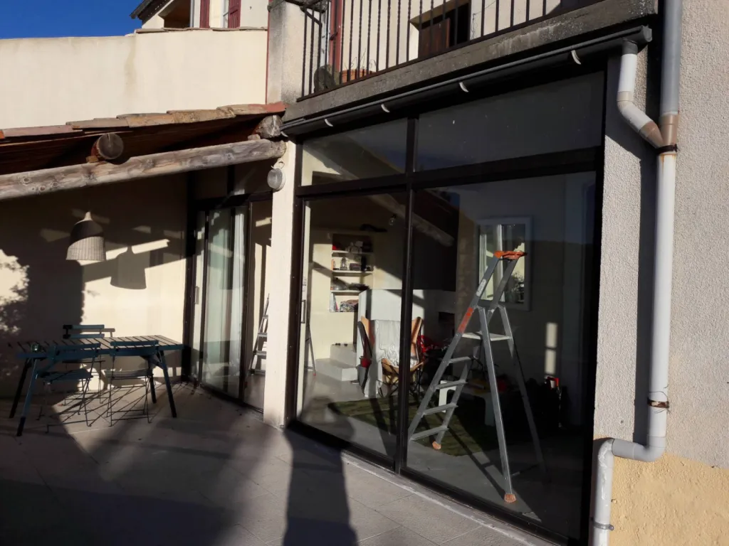 Baie vitrée coulissante aluminium avant intervention