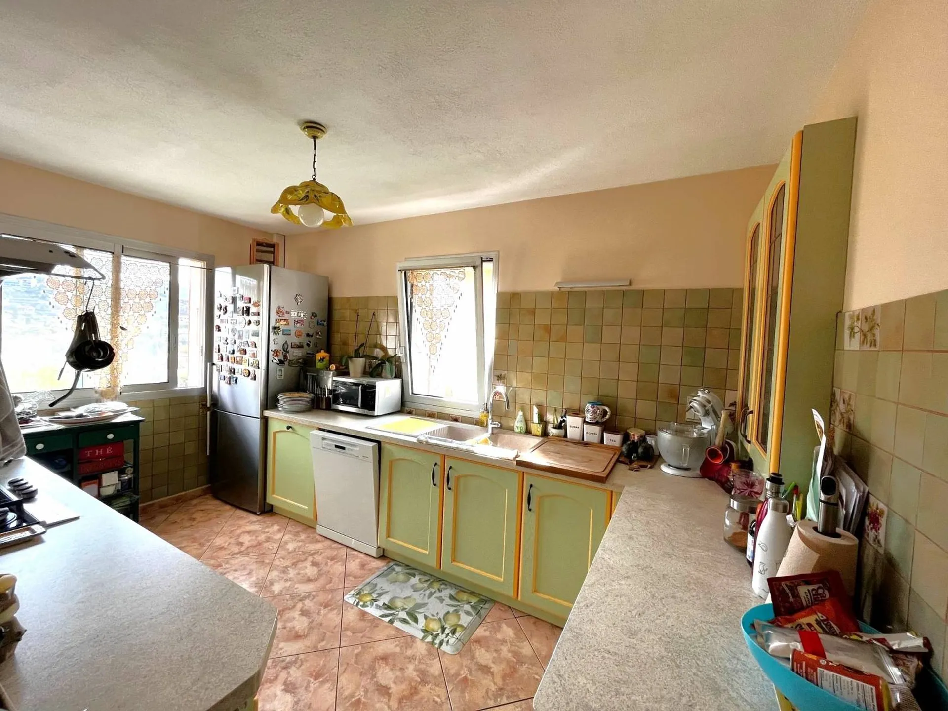 Vente maison de ville T5 Cassis  avec parkings, terrasses et échappée sur mer à 200 m du port