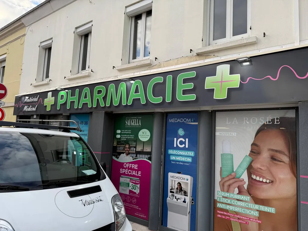 Fabrication sur-mesure et pose d'une enseigne de pharmacie à Montivilliers (76290)