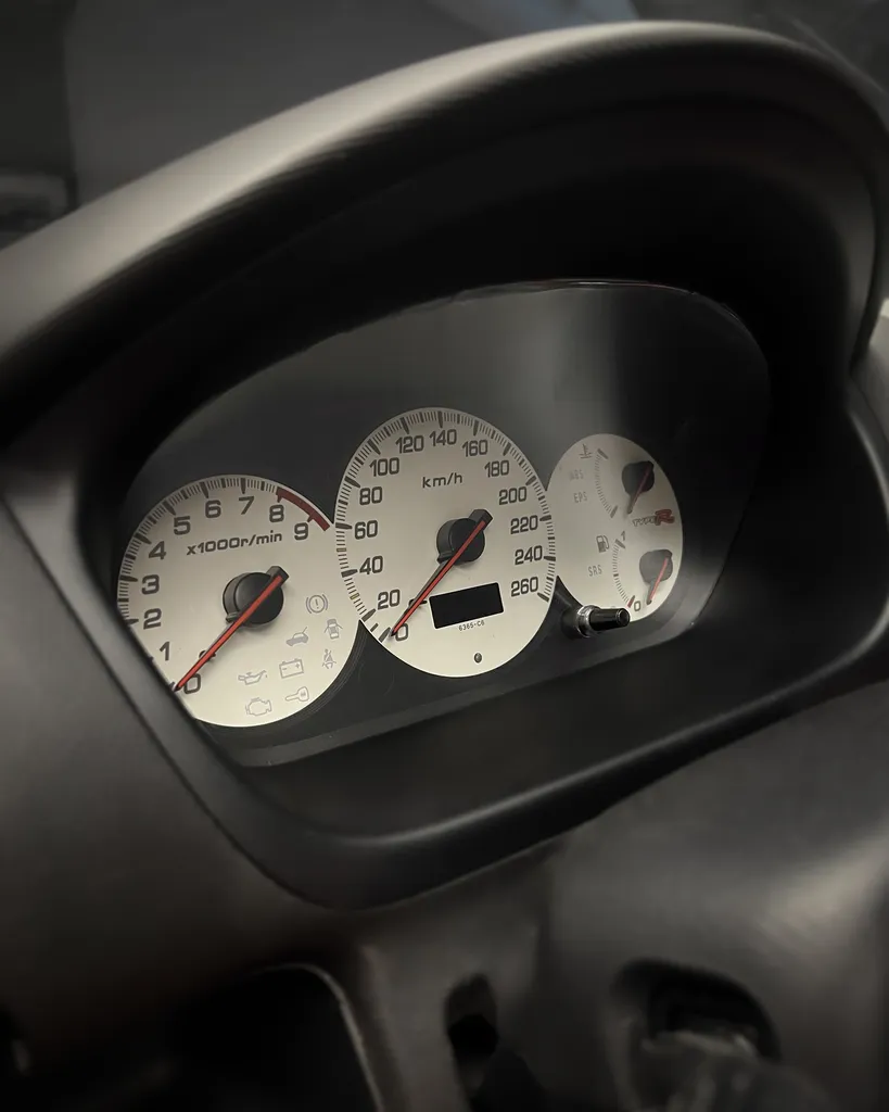 Redonnez tout son éclat à votre Honda Civic Type R grâce au lustrage brillance chez DSP Service au Mans