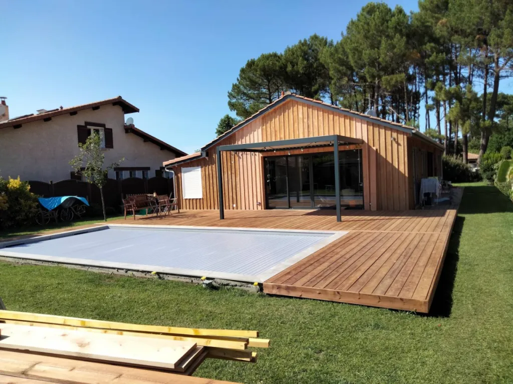 Conception de terrasse bois en Pin des Landes sans vis apparente au Teich en Gironde