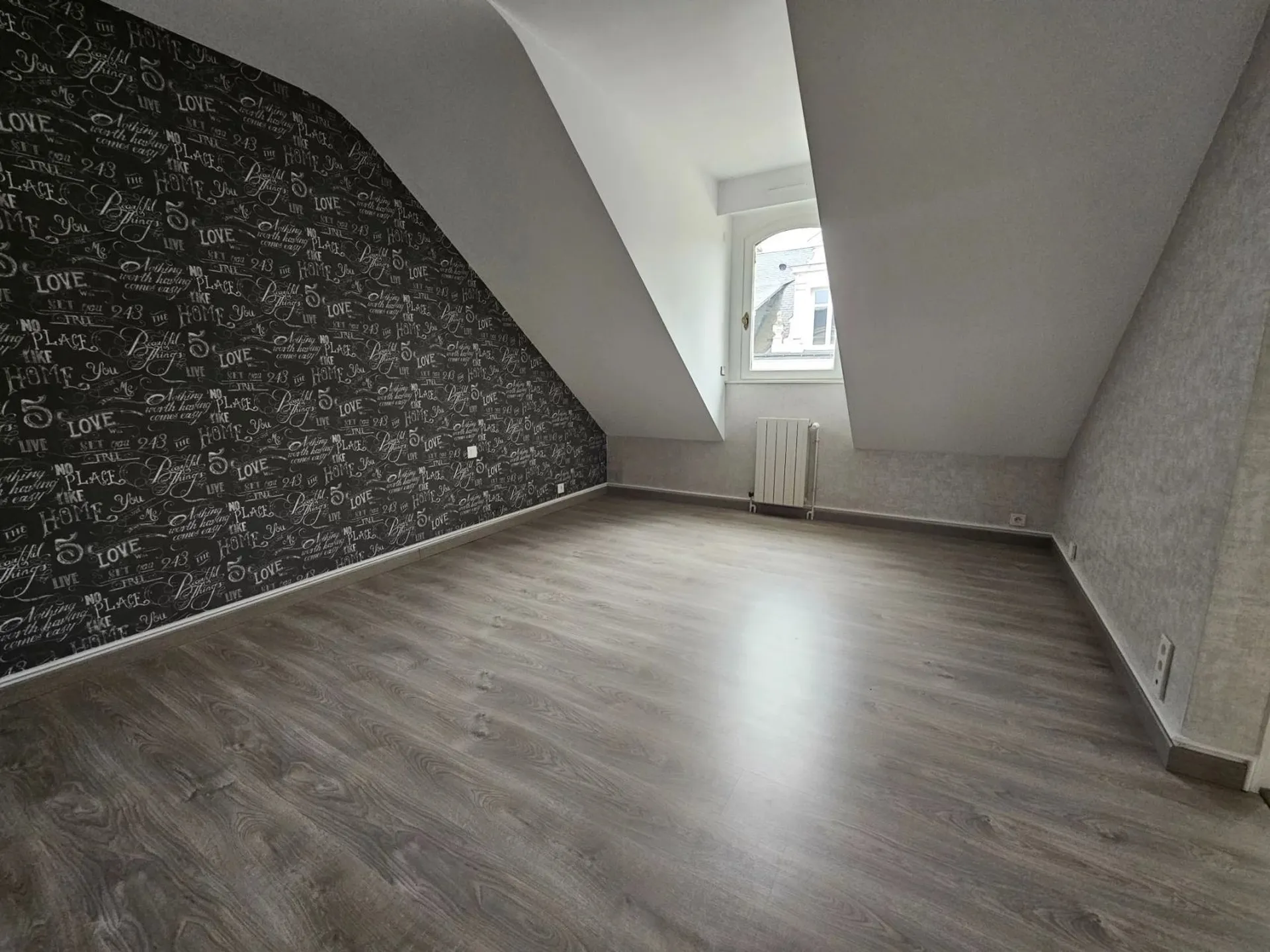 maison à vendre avec 8 chambres jardin et stationnement au mans