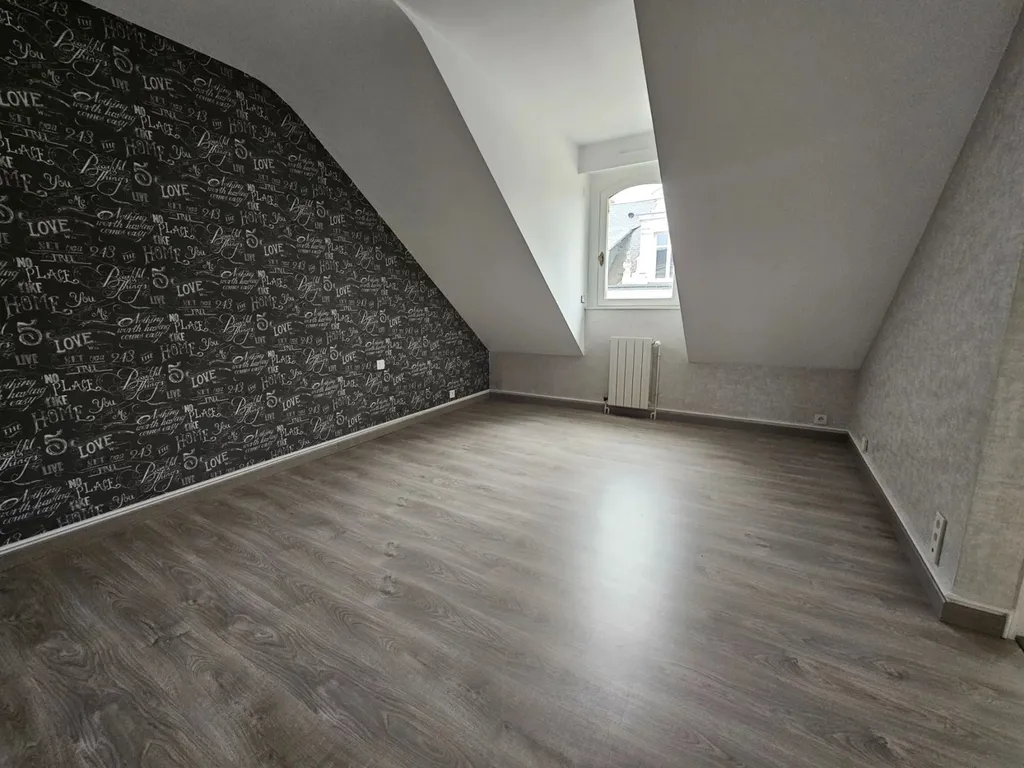 maison à vendre avec 8 chambres jardin et stationnement au mans