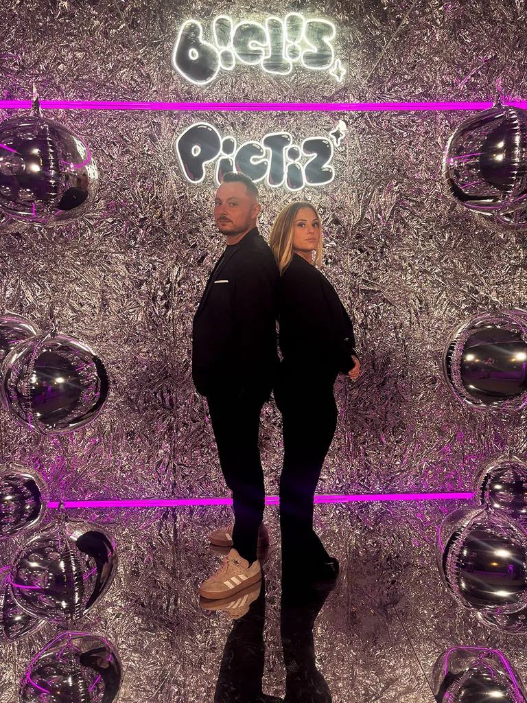 Location d’une Insta Box miroir immersive pour salon professionnel sur la Côte d’Azur à Cannes