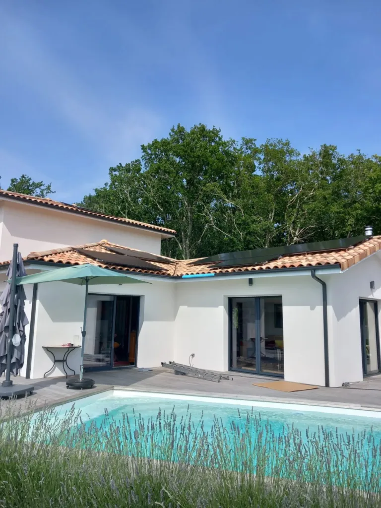 Qui contacter pour faire poser des panneaux solaires chez moi pour économie de chauffage à Pessac