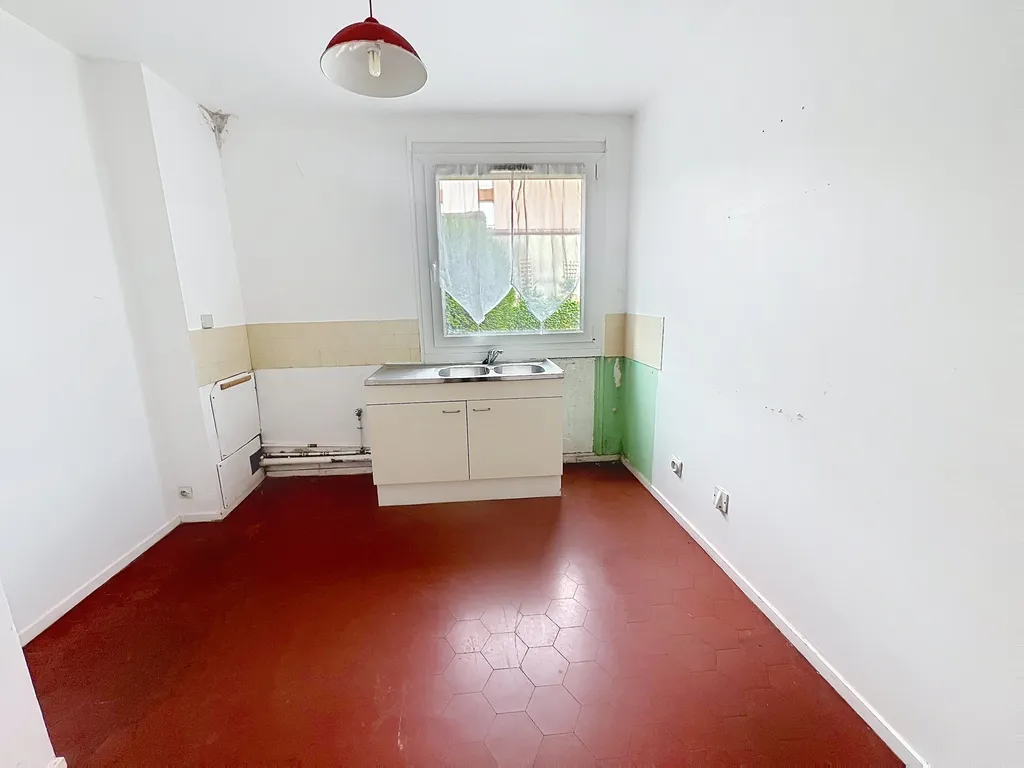 Appartement F3 avec travaux de rafraichissement