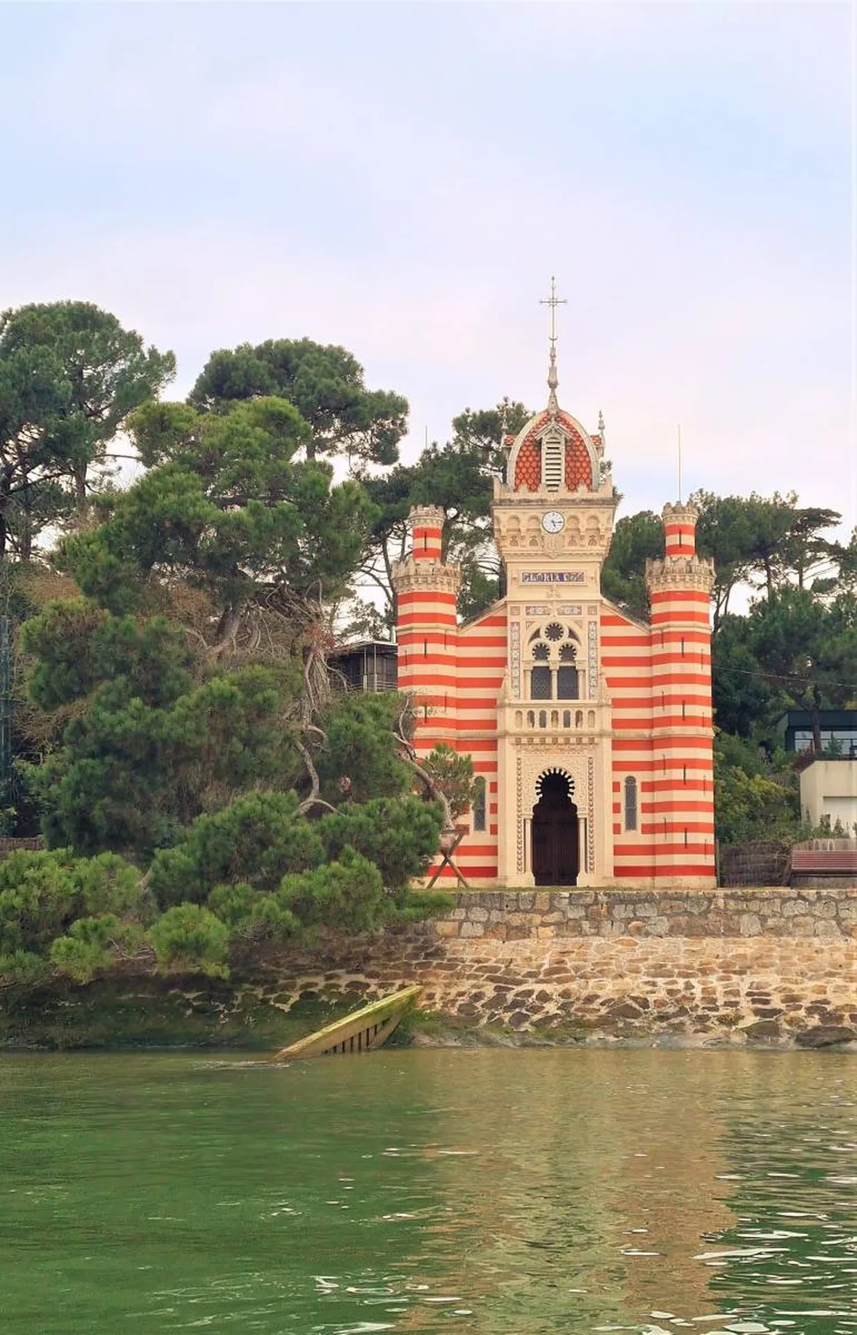 La villa Algérienne : une des merveilles pouvant être observées à bord de nos bateaux 