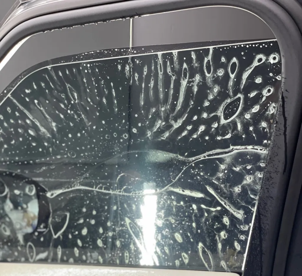 Pose d’un film solaire Range Rover Sport P400e à Saint-Laurent-du-Var près de Nice