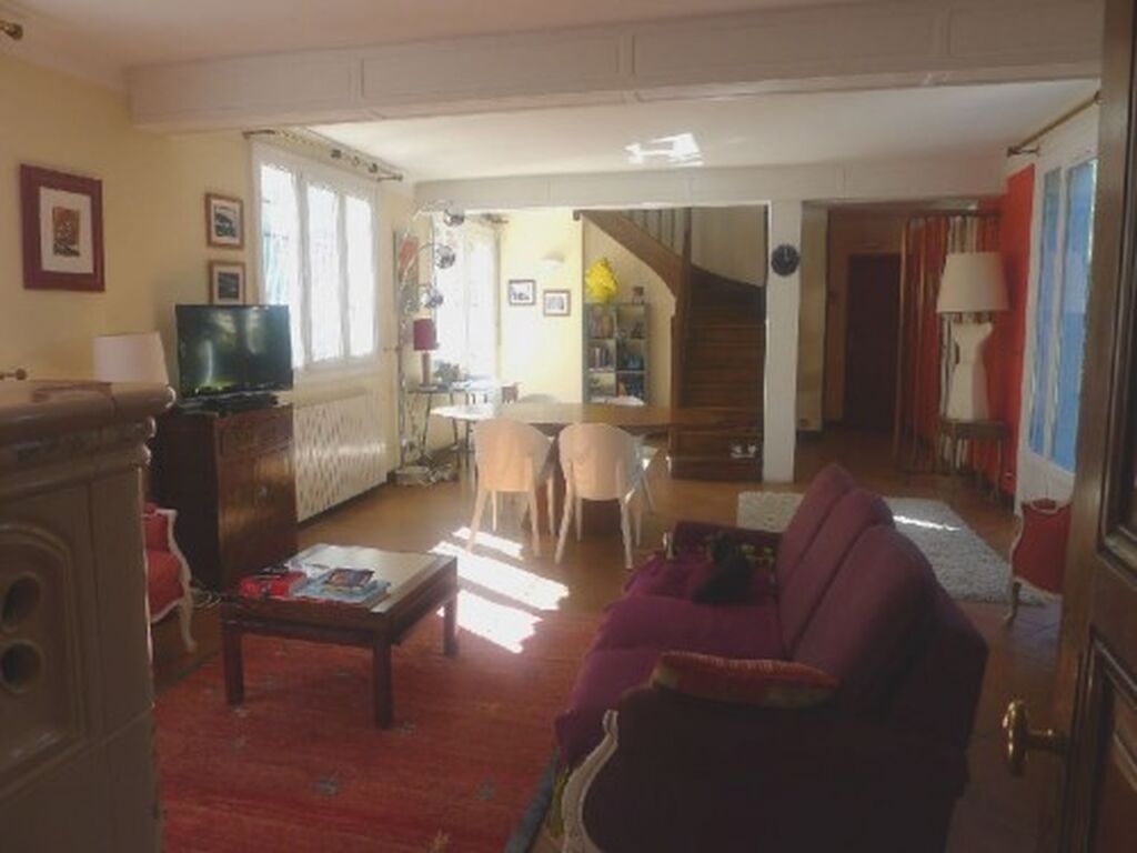 A vendre maison  Carnoux en Provence avec piscine au calme Sur terrain de 1290m²