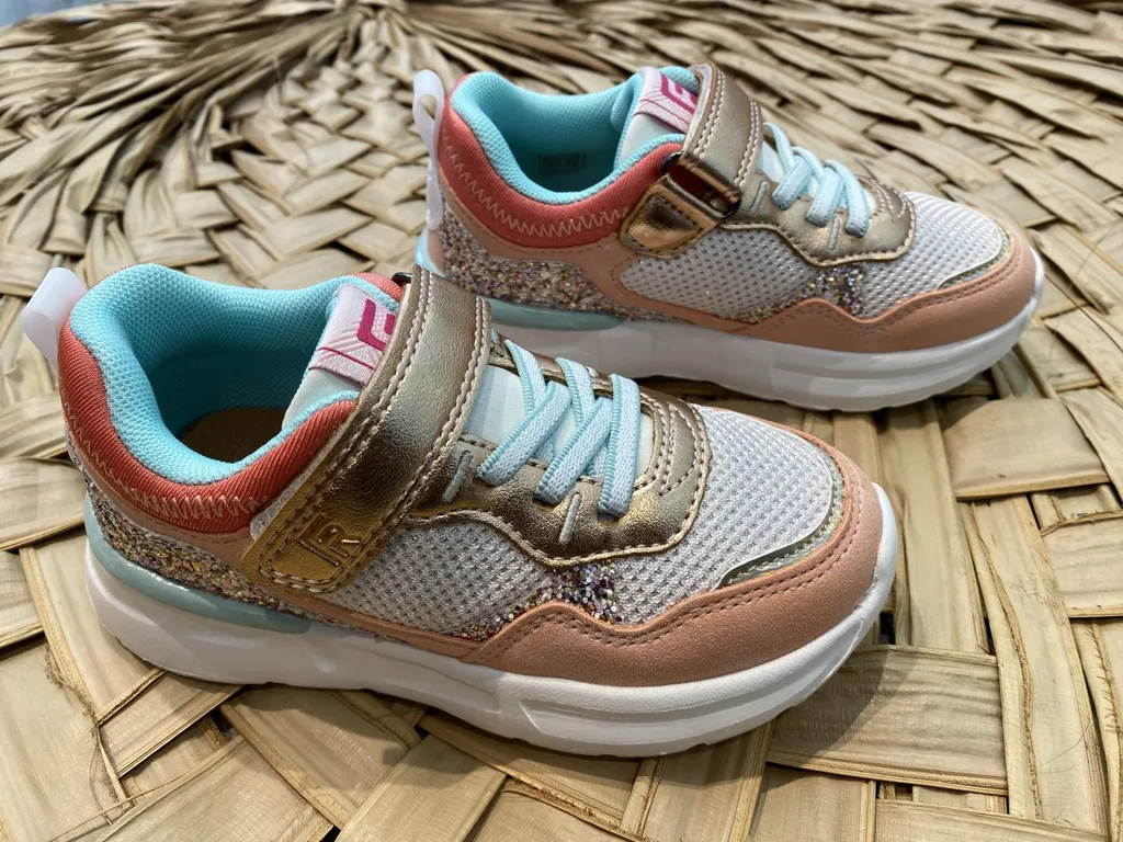 tennis colorés pour filles près de Caudéran