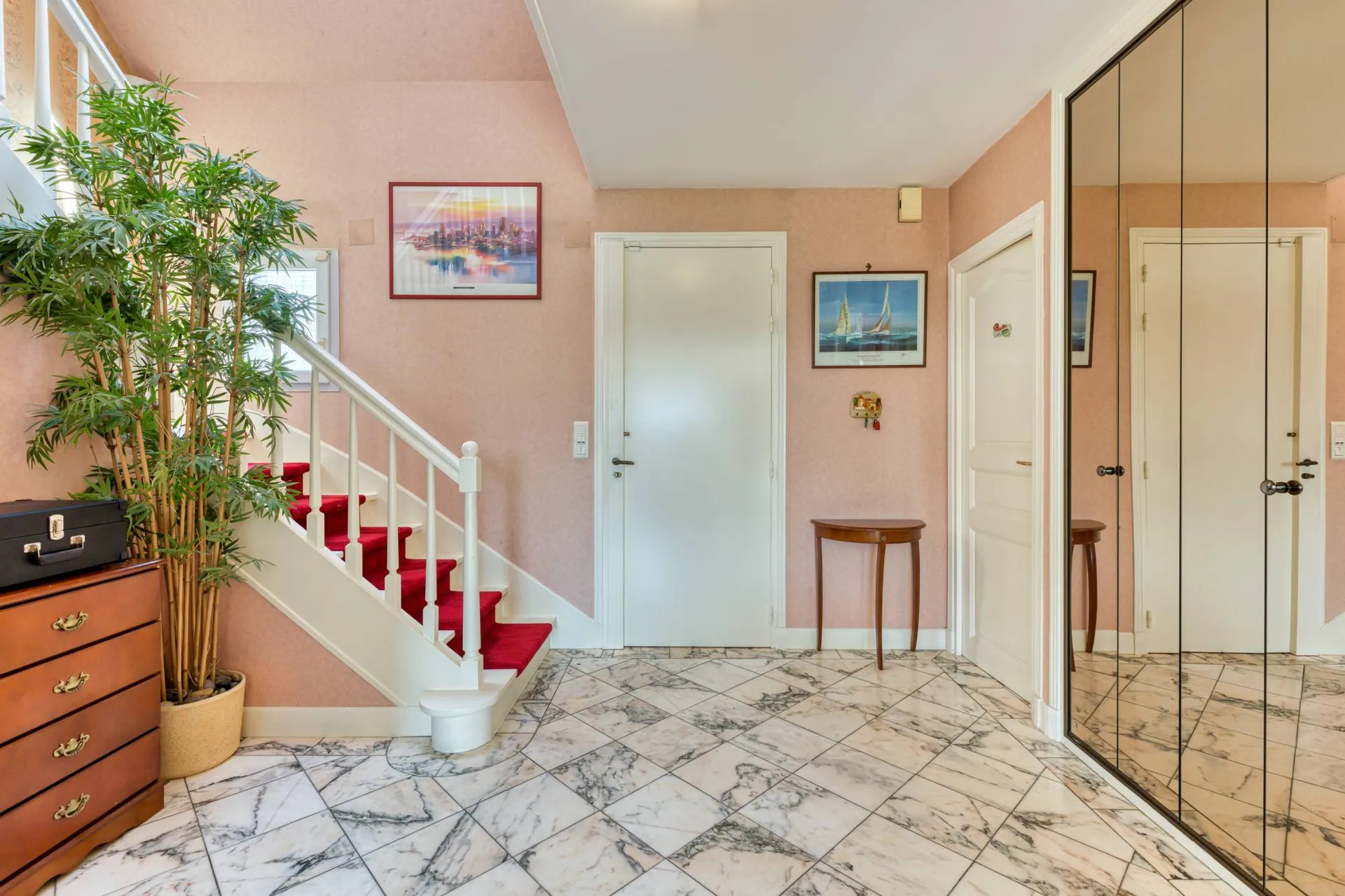 A vendre propriété avec piscine d'une superficie de 160m² sur un terrain de 2005m².