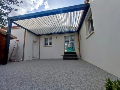 Pergola poteau déporté à Montélimar dans la Drome Provençal 