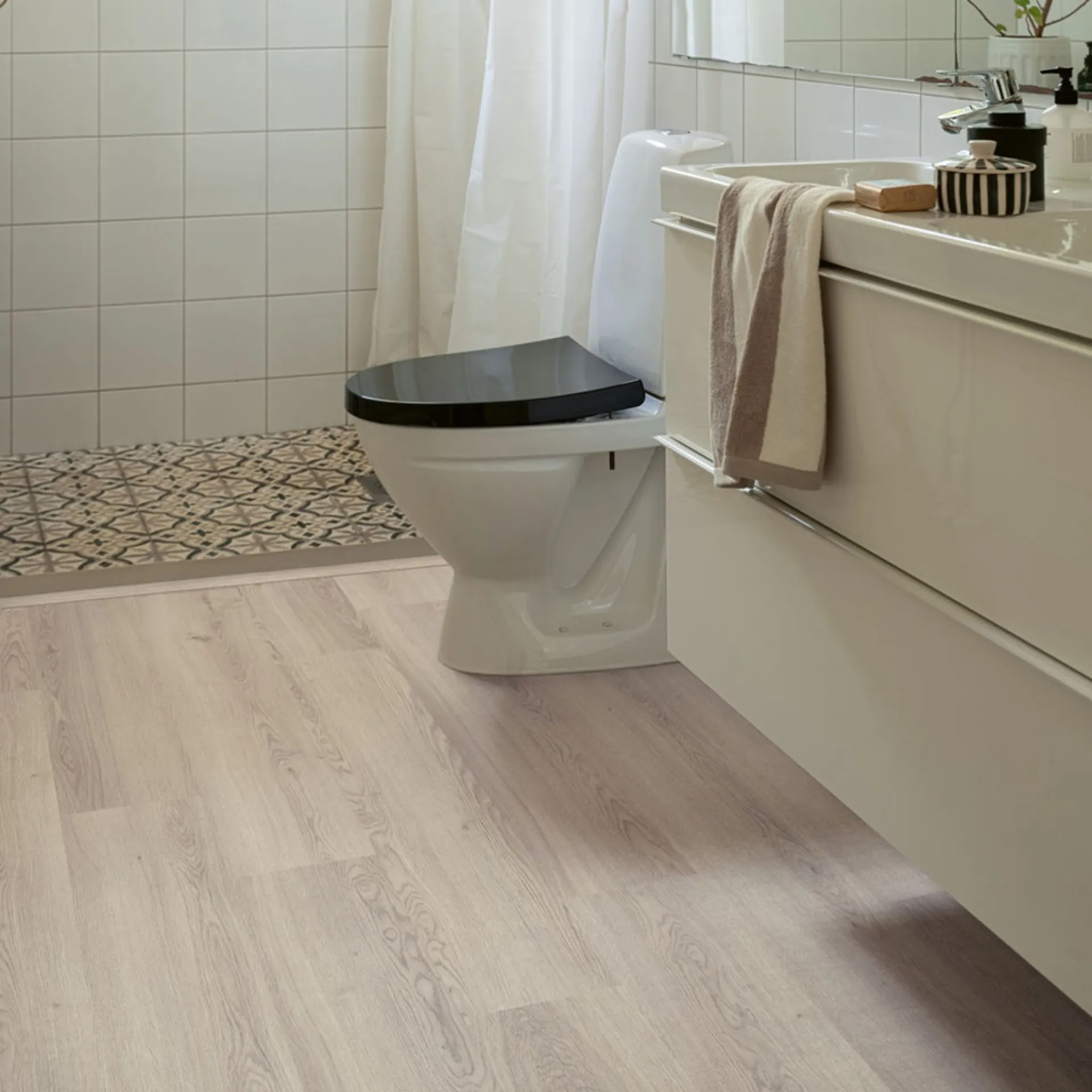 Parquet stratifié sans chanfrein, parfait pour les petites pièces à usage modéré à Isneauville près de Rouen (76).