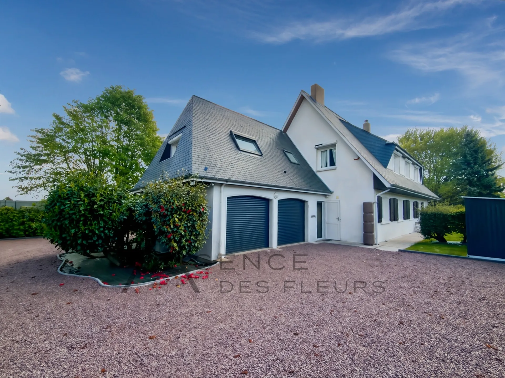 A vendre maison de 185 m² édifiée sur un terrain de 3249 m² située dans la commune ST PIERRE DES FLEURS 27370