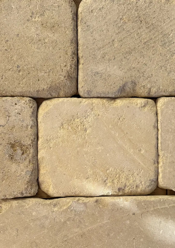 Pavés Limoges – FRANCEPIERRE : Pavés Antica & Montignac en Pierre Naturelle pour Aménagements Extérieurs Haut de Gamme