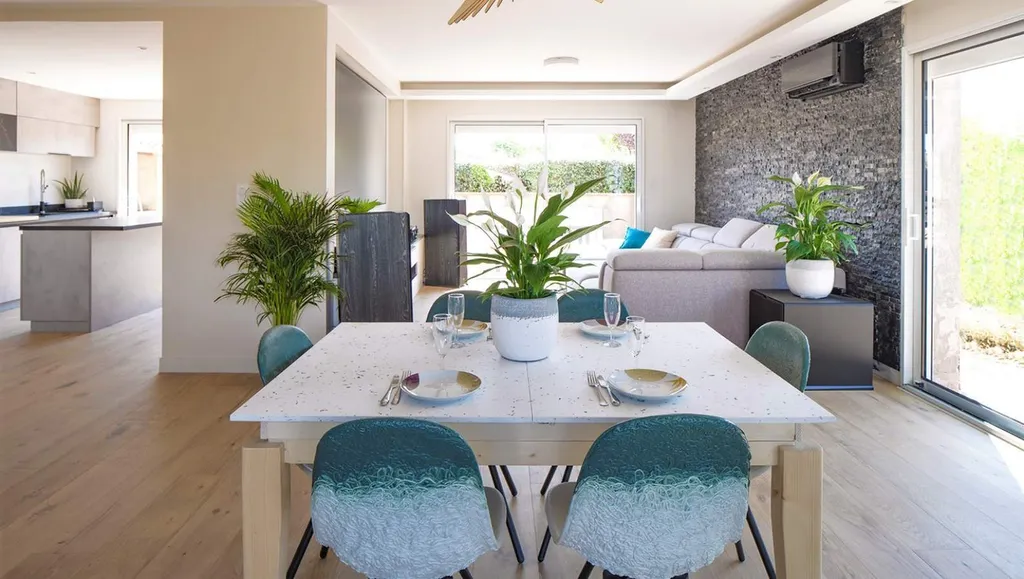 Architecte d’intérieur à Colomiers expert en rénovation éco-responsable utilisant des matériaux biosourcés et du mobilier en réemploi durable