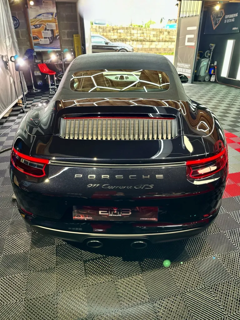 Detailing auto traitement céramique lyon protection carrosserie Porsche 911