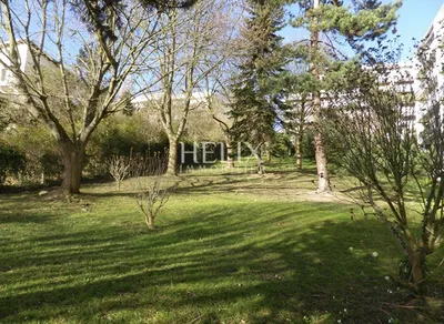 Le Pecq – Charles de Gaulle : 5 pièces traversant au dernier étage, loggia plein sud, vue dégagée