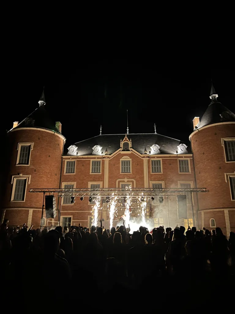 Prestation son et lumière Le Bal des Restos à Solliès-Pont VAR 83