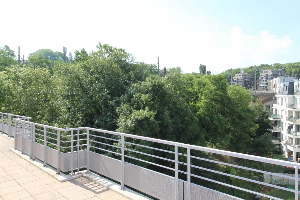 A vendre 2 pièces en dernier étage avec terrasse et parking à Meudon 92190