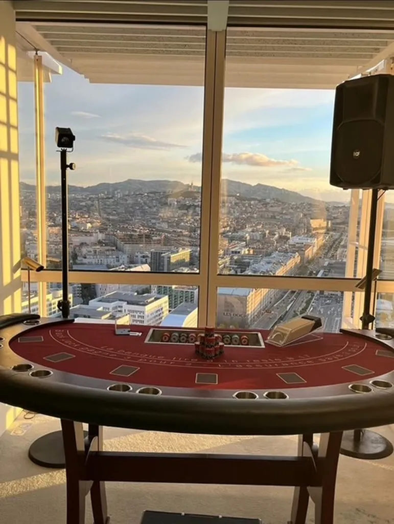 CASINO (Poker, Blackjack, Roulette, Craps)