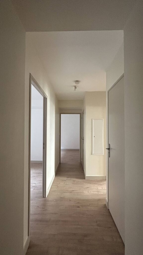 À vendre : Bel appartement entièrement rénové, avec local sécurisé pour vélos, idéal pour les amateurs de balades en bord de mer