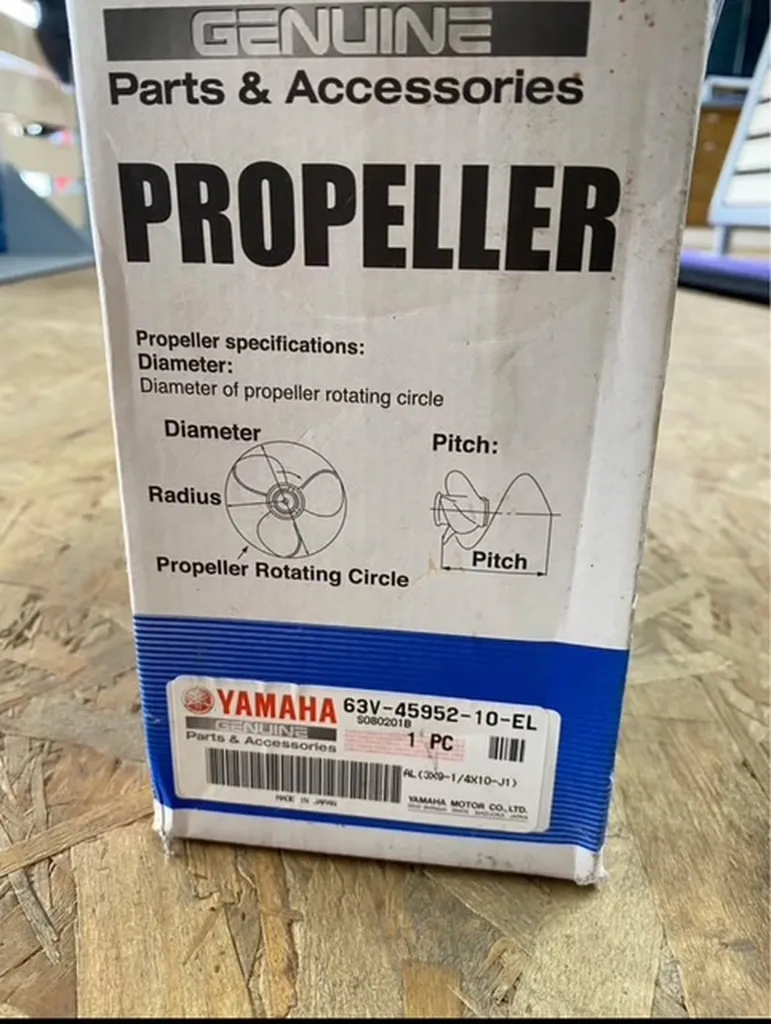 Hélice neuve Yamaha réf 63V-45952-10 disponible à Arzal dans le sud du Morbihan