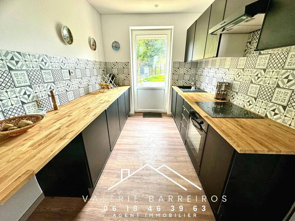 A saisir magnifique maison familiale d'environ 300 m² édifiée sur un terrain de 586 m² sur la commune de TOURVILLE LA CAMPAGNE 27370