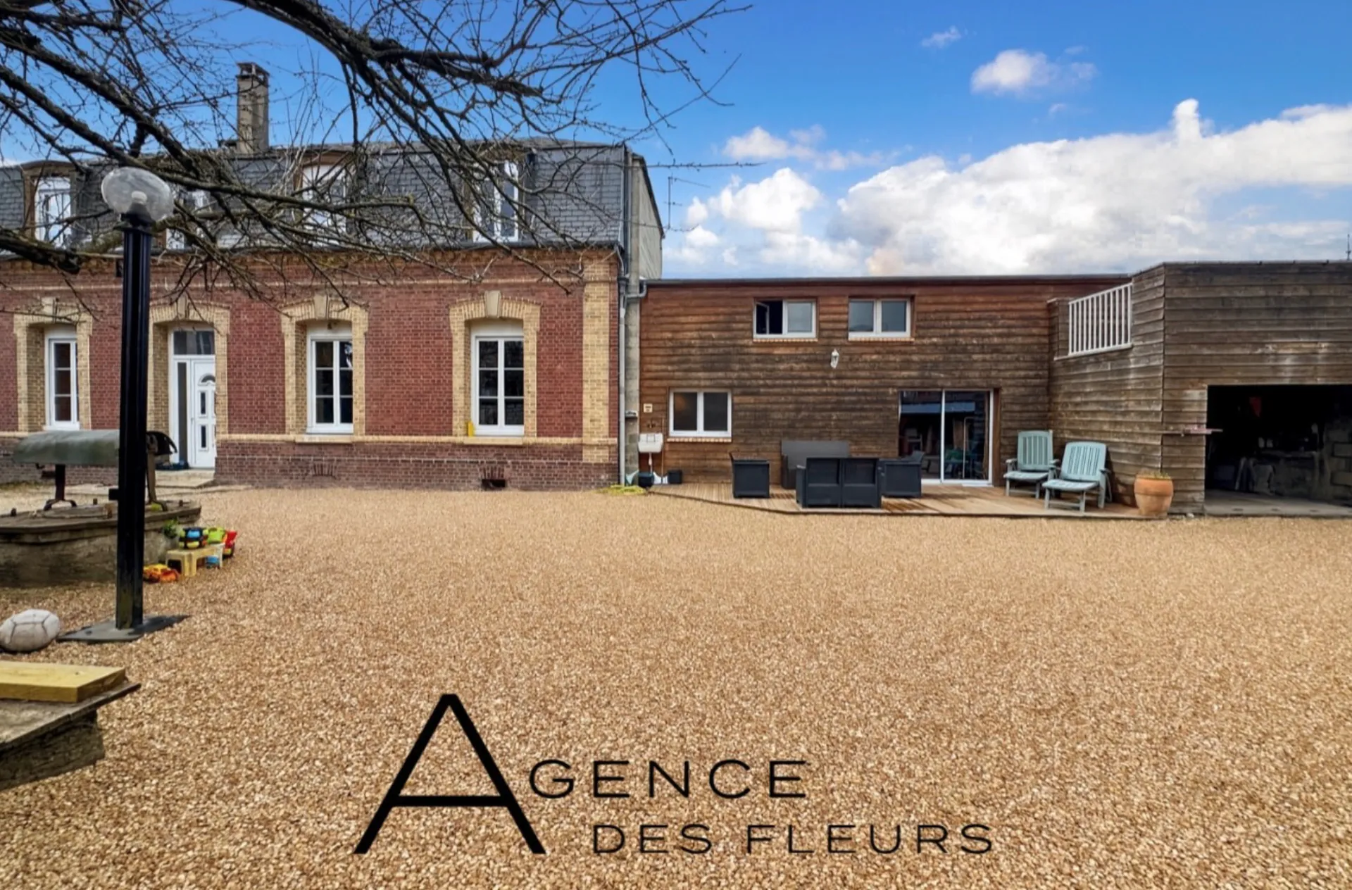 À vendre, jolie maison de 122 m² sur un terrain de 485 m² située à Caudebec-les-Elbeuf 76320