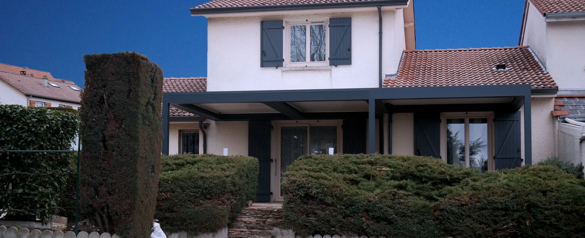 Installation pergola alu ou bioclimatique 3 Baies dans le Rhône, Loire, Isère, Drôme, Ardèche, Puy-de-Dôme, Haute-Loire