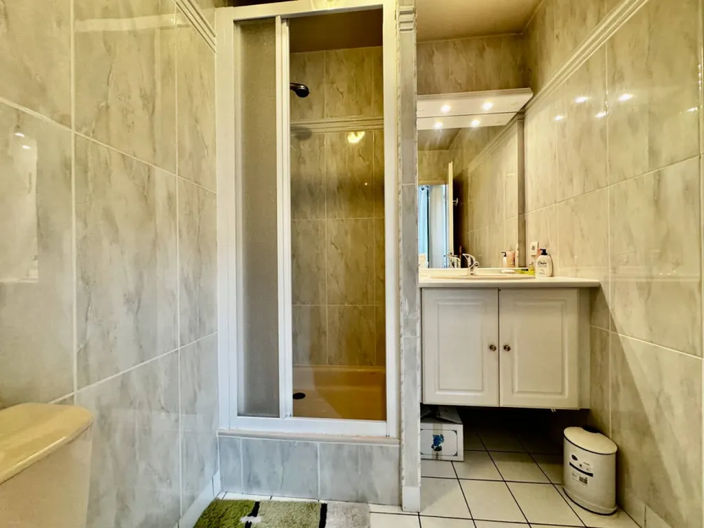 Acheter un appartement de 4 pièces avec 2 chambres et un parking