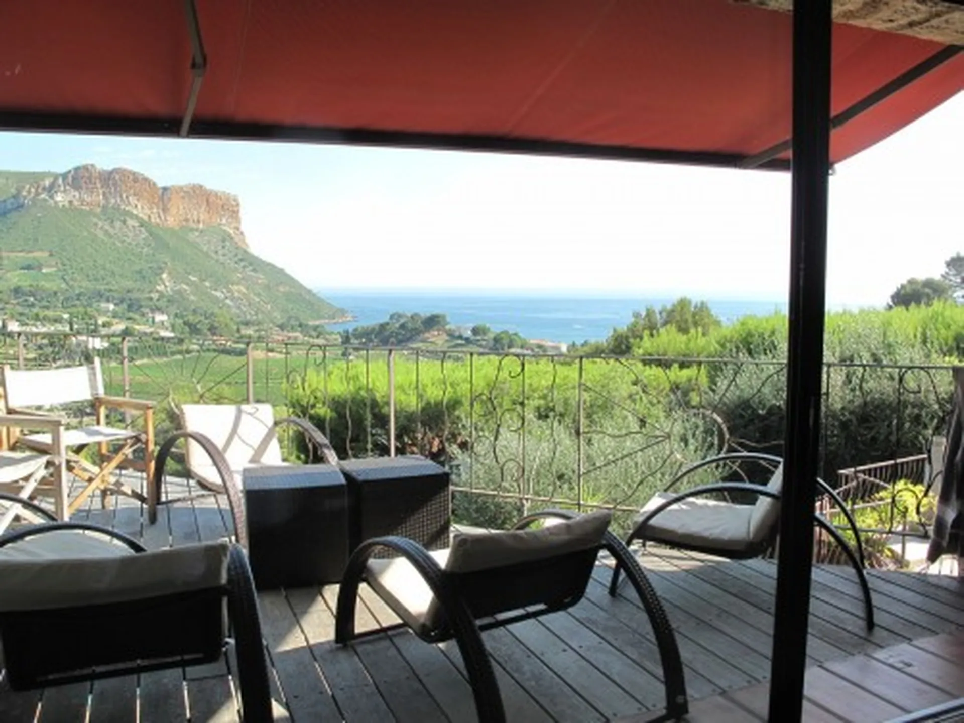 Exclusivité A vendre villa 6 Cassis bénéficiant d'une vue sur la mer + T2 indépendant