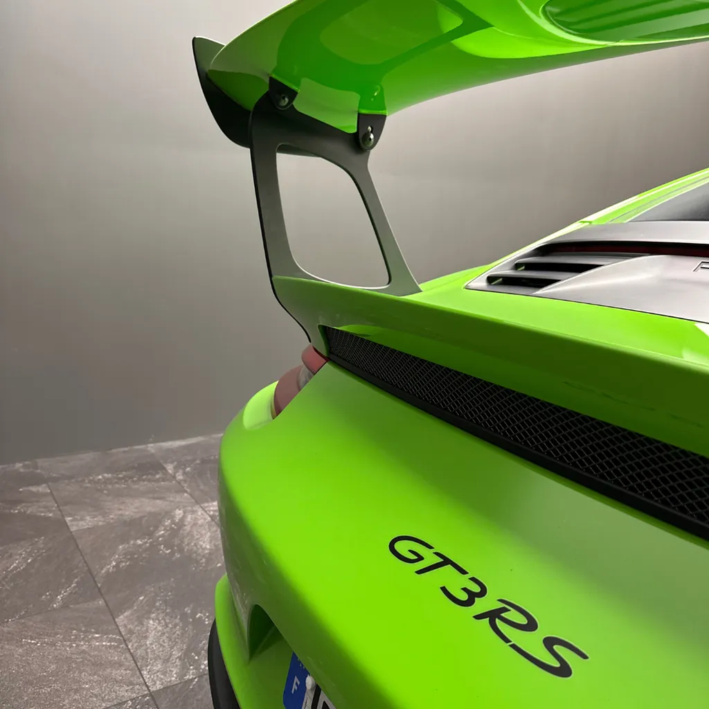 Entretien intérieur sur une Porsche 911 991 GT3 RS à Le Mans (72)