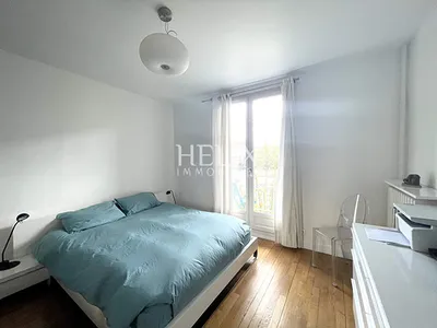 Magnifique appartement meublé traversant 3 chambres, 3 balcons, box, résidence de standing avec ascenseur et gardien, vue sur le parc du Château de Saint-Germain-en-Laye