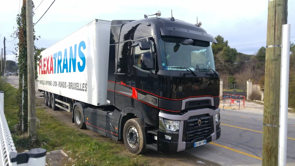 Chargement camion complet pour des livraisons en flux tendu