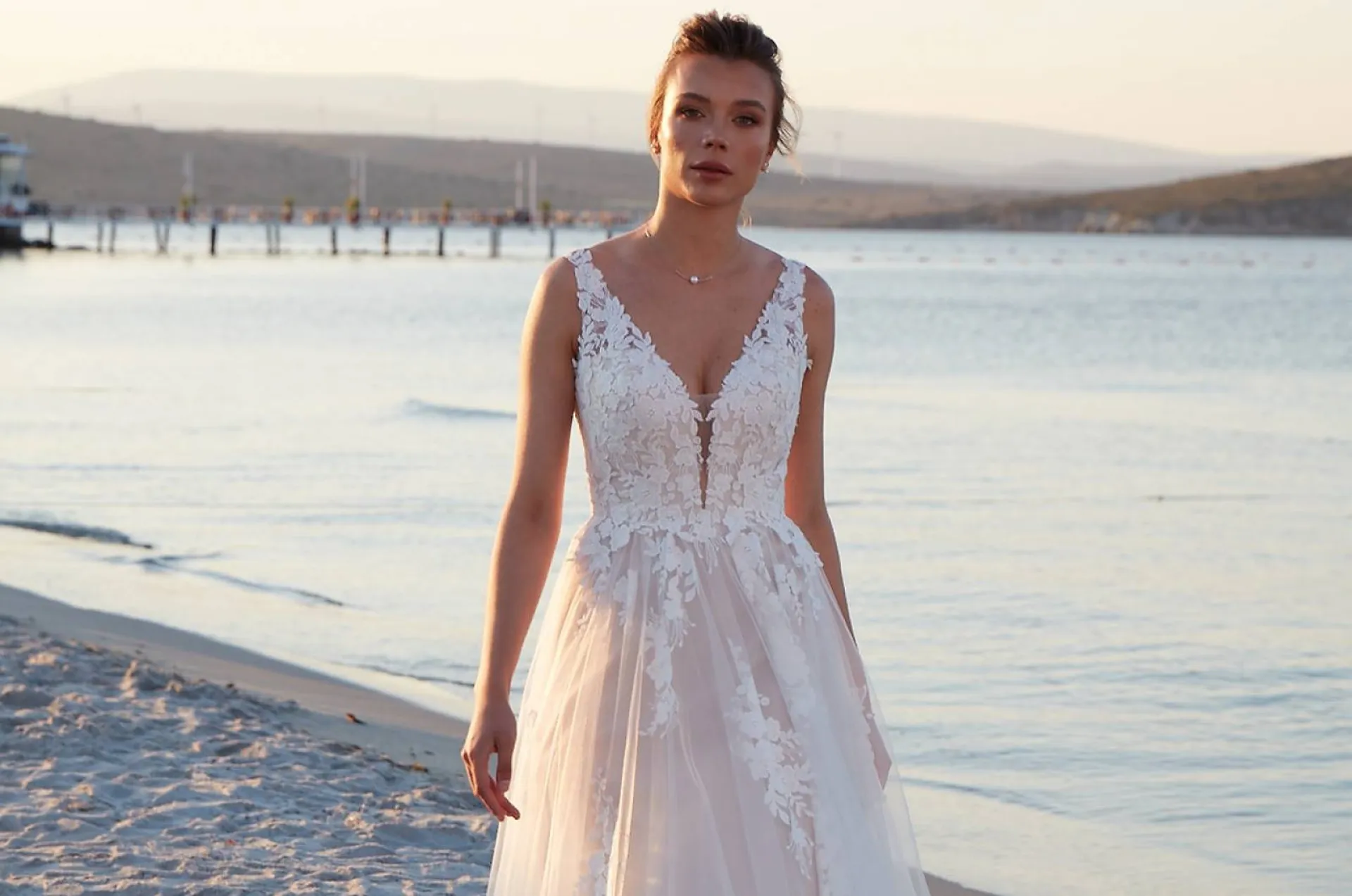 Robe de mariée marseille Bella by Églantine 22309 proposée dans notre show room Marseillais .