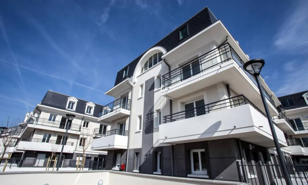 Appartements du studio au T5 avec des pièces à vivres spacieuses et lumineuses dans une résidence à l'architecture Mansart à Sartrouville près de Nanterre