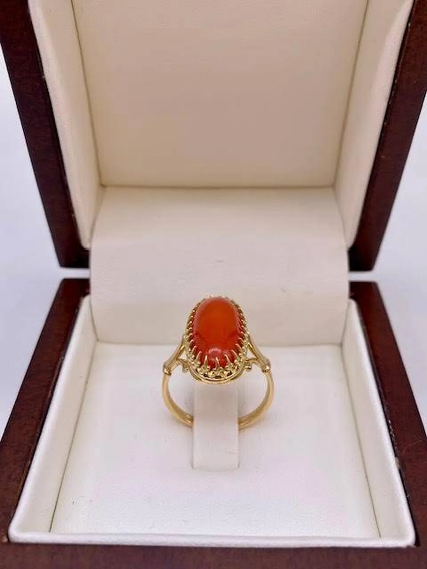 Éclat et Raffinement : La Bague Marquise en Or et Corail d'Or Ligne à La Teste de Buch près de Mios