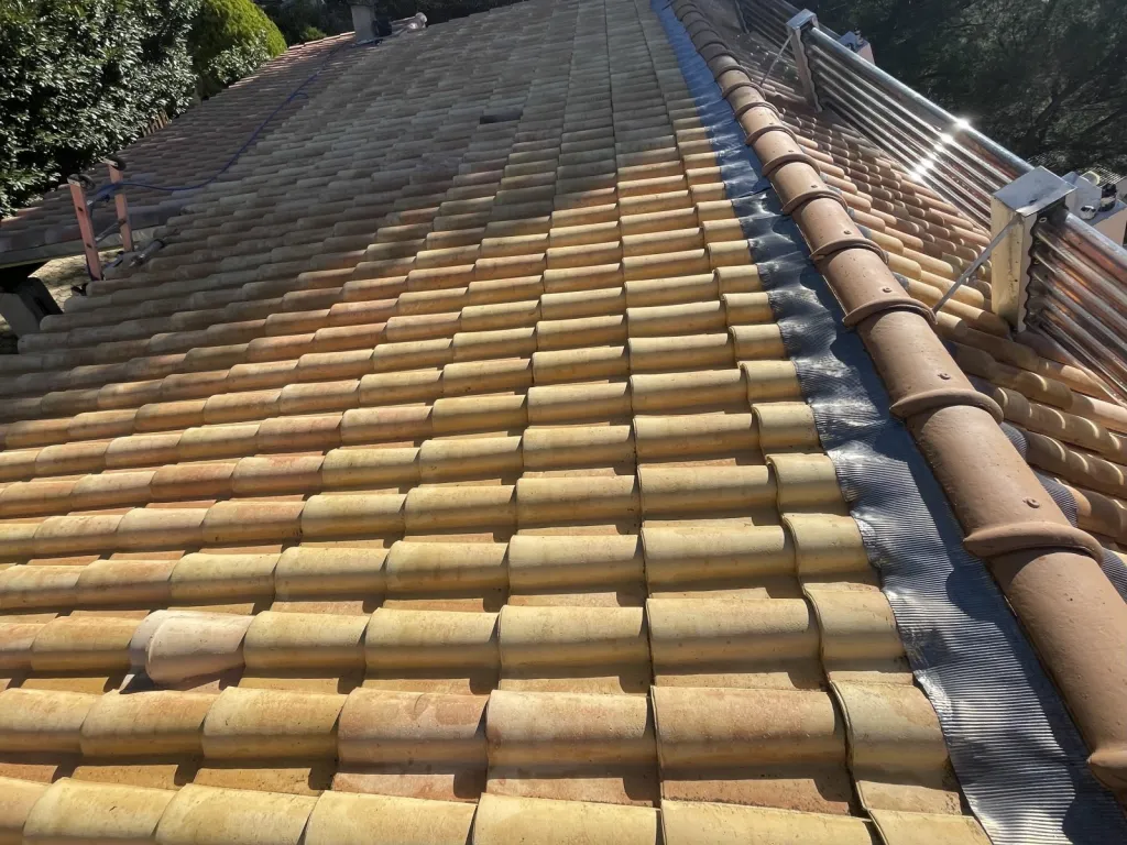 Intervention de couvreur pour une rénovation de toiture à Gardanne 13130 près de Aix en Provence 13100