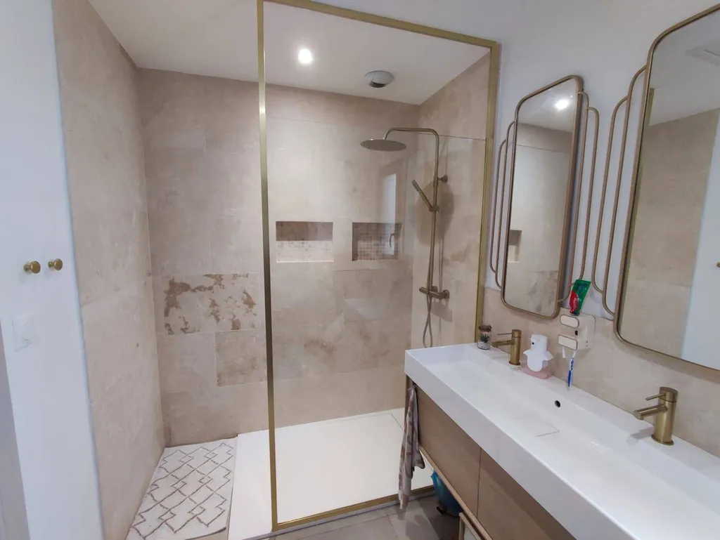 SALLE DE BAIN EN TRAVERTIN BEIGE 1ER CHOIX CLASSIC AU FORMAT 61X40.6X1.2CM