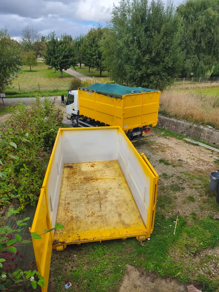 Centre spécialisé dans le recyclage et la valorisation des déchets au Havre avec tri des mobiliers équipements électriques et gravats pour limiter l’enfouissement en Normandie