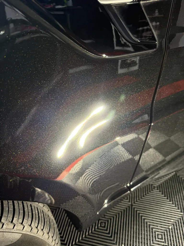 Polissage carrosserie pour correction des micro-rayures et défauts vernis sur ce Range Rover Sport HSE proche de Val d’Europe