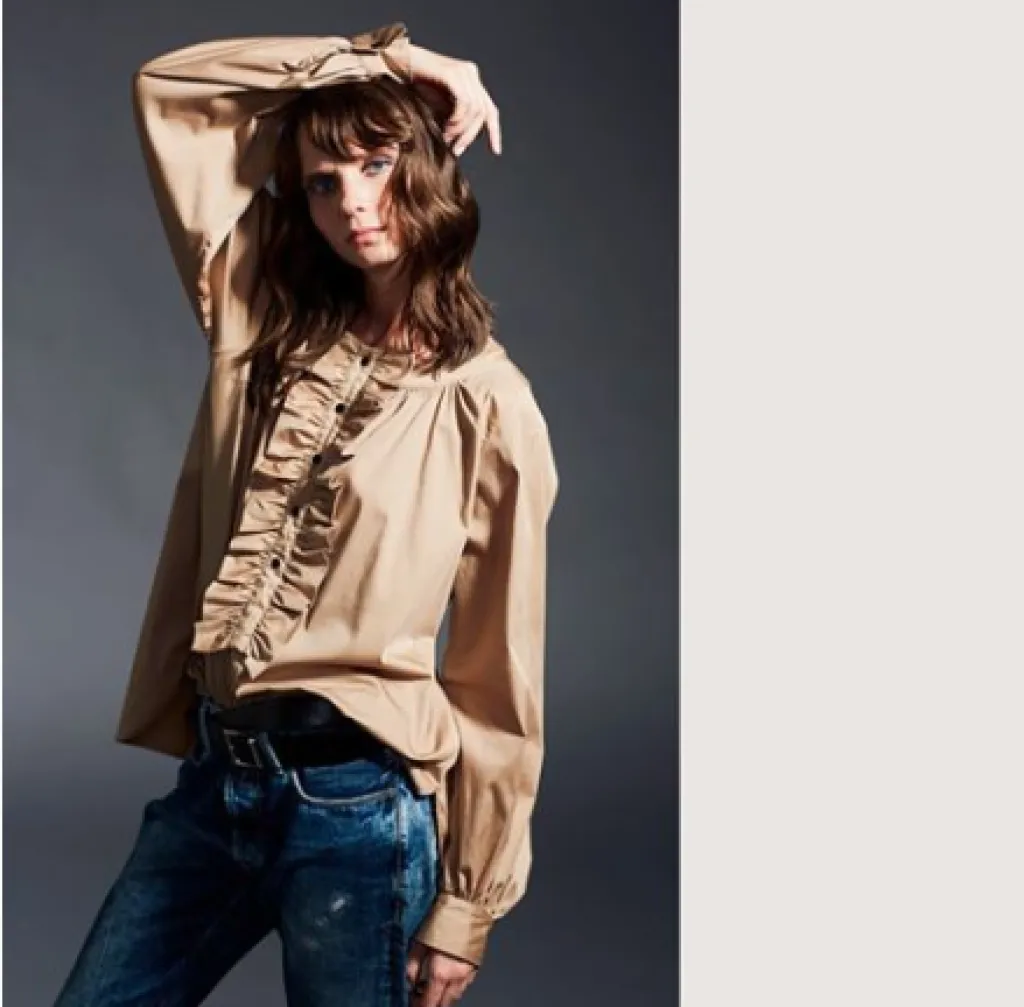 Lis Lareida une collection printemps-été 2020 intemporelle que Sacha vous propose dans son concept store.