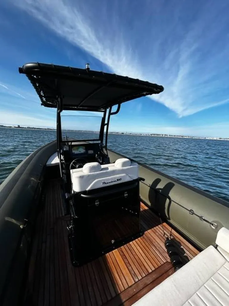 Semi rigide d'occasion motorisé avec un moteur hors bord YAMAHA à vendre dans le Morbihan