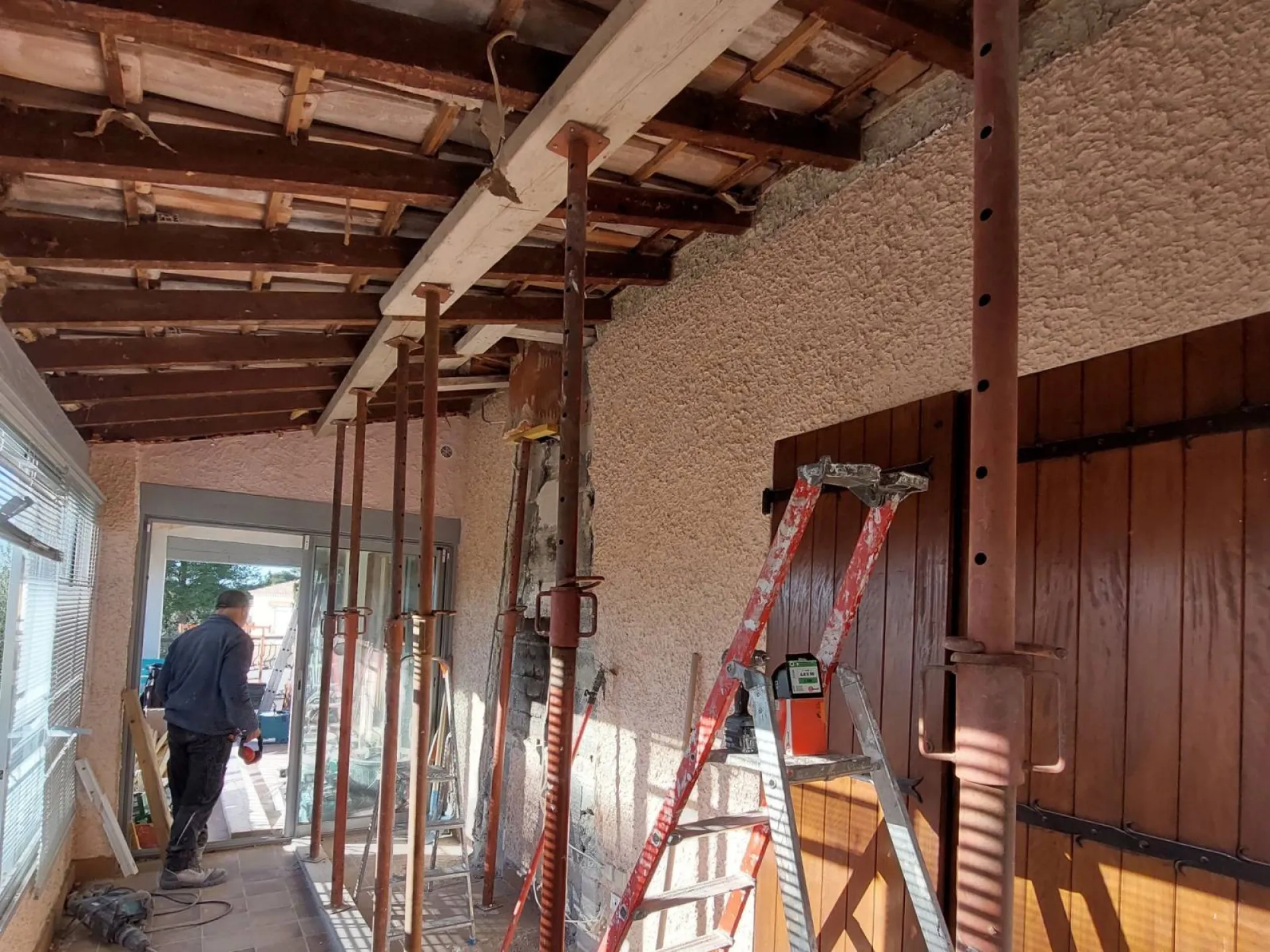 Travaux sur mur porteur à La Crau dans le Var